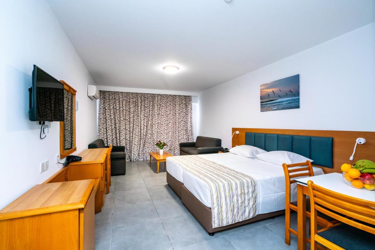 Helios Bay Hotel And Suites Klorakas Exterior foto